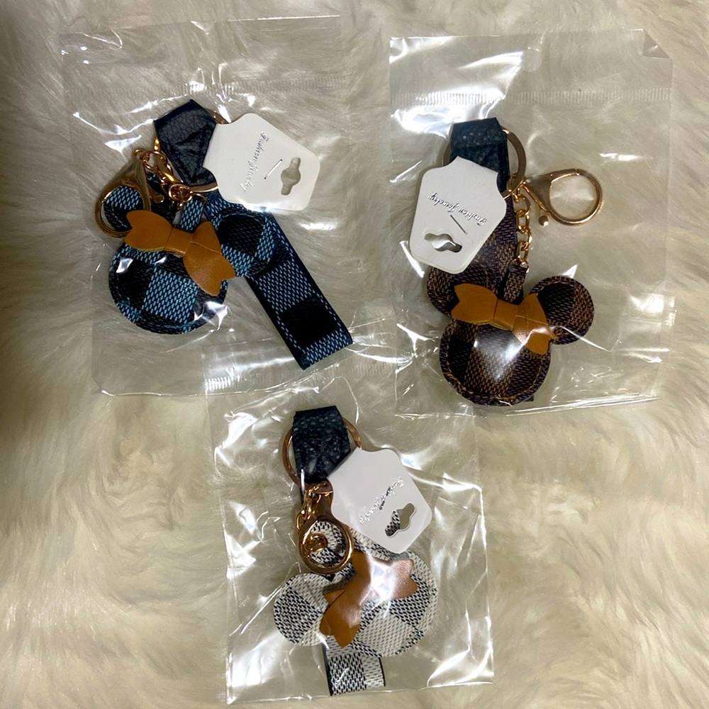 Unbranded key chains or bag charms